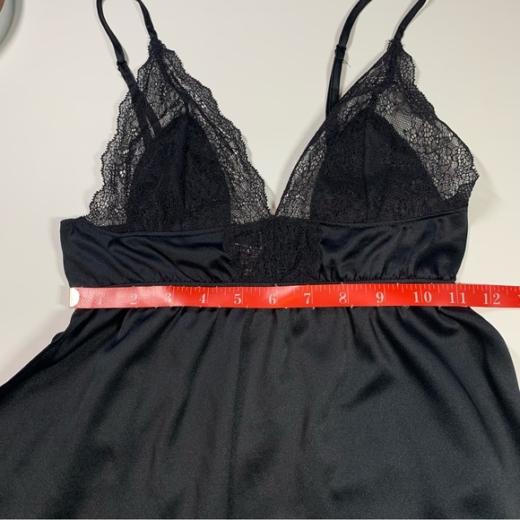 XS Victoria’s Secret black satin and lace camisole w side slits - Picture 6 of 11